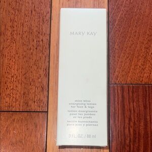 Mary Kay Mint Bliss Lotion - Refreshing Green